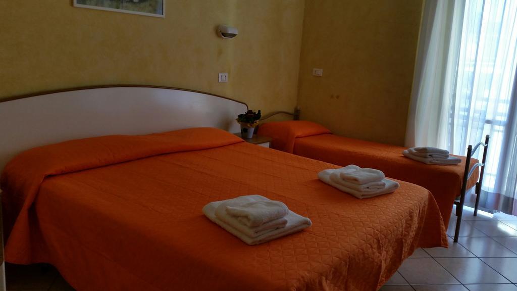 Hotel Naica Rímini Habitación foto