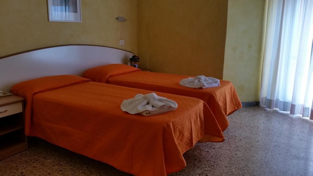 Hotel Naica Rímini Habitación foto
