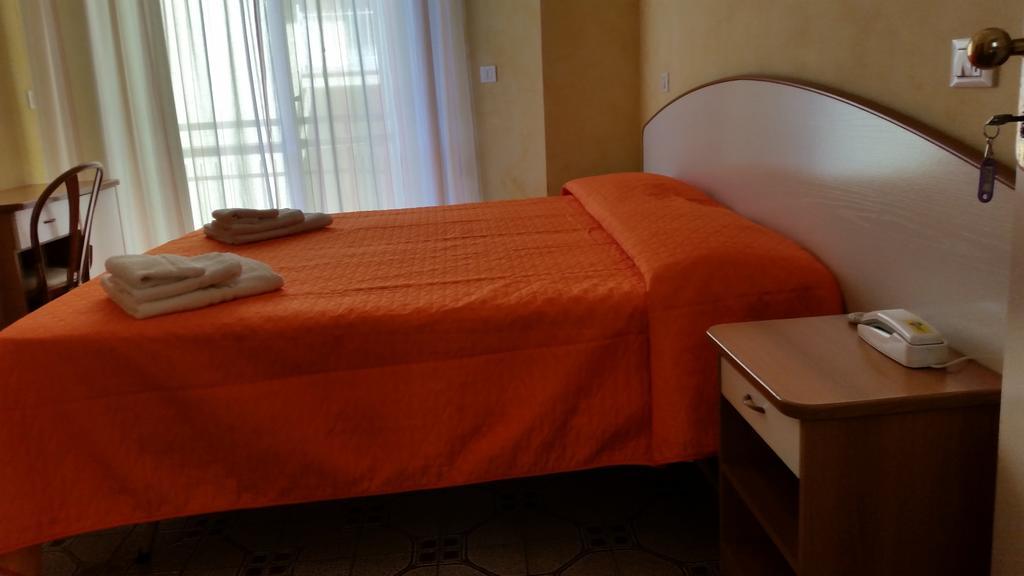 Hotel Naica Rímini Habitación foto